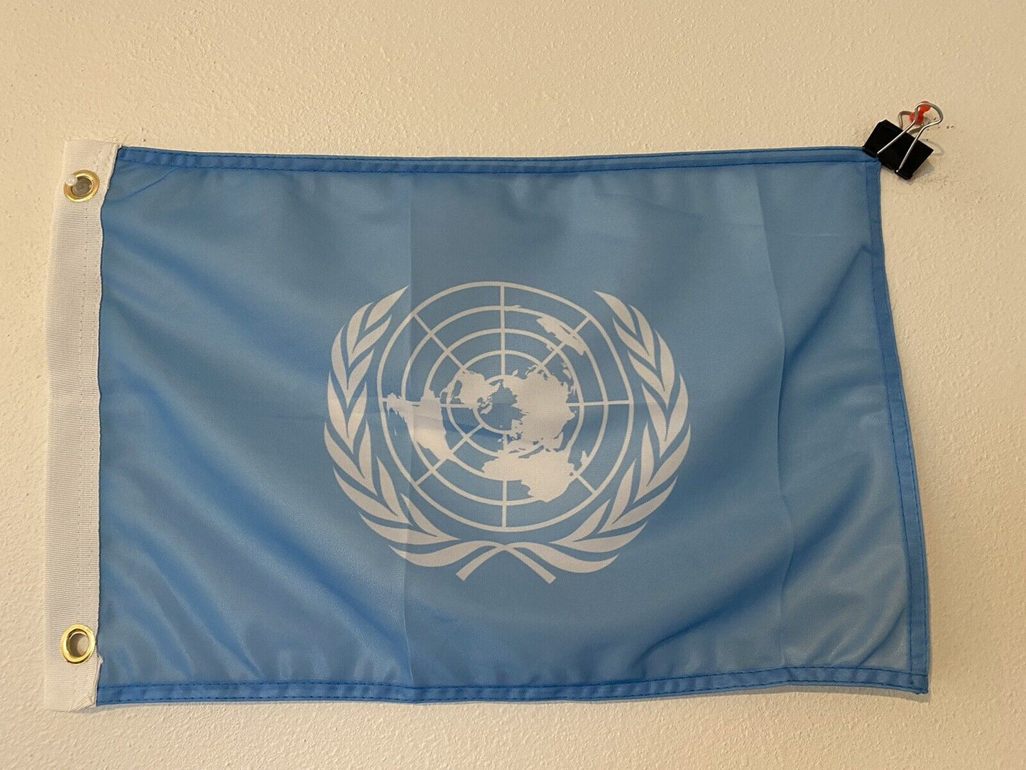 12 x 18 inch United Nations Flag 2 Grommets Z37