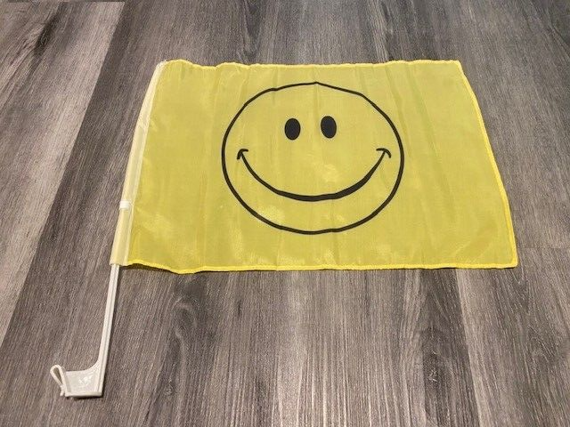 CAR DEALER SUPPLIES 50 pc Pack Car Window Clip On Flags Sale Happy Face Smile