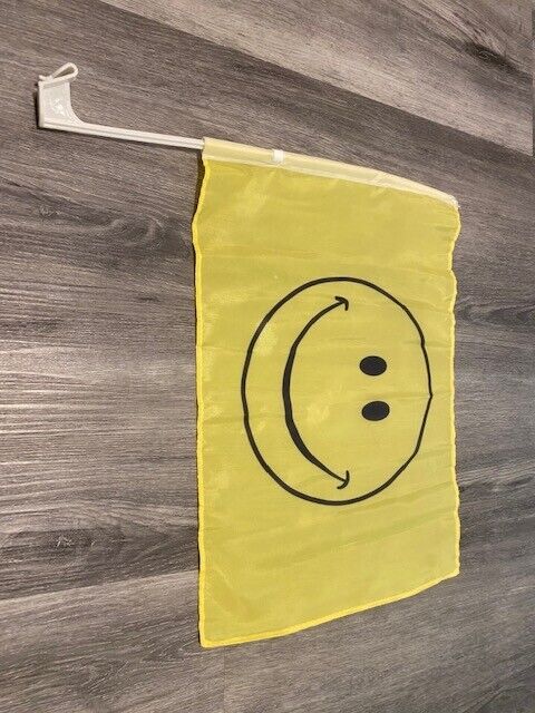 CAR DEALER SUPPLIES 80 pc Pack Car Window Clip On Flags Sale Happy Face Smile