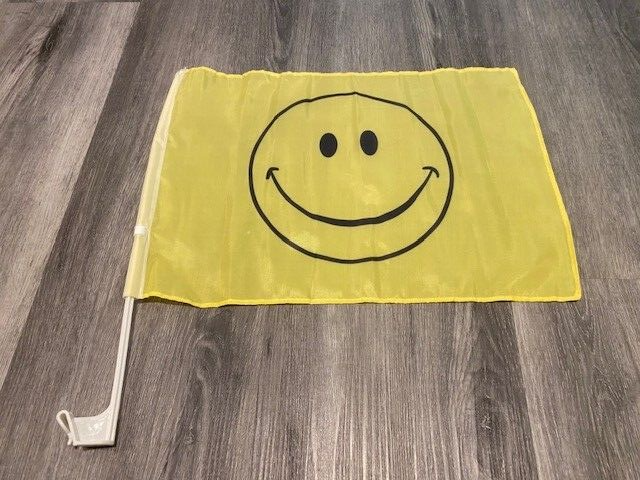 CAR DEALER SUPPLIES  20 Car Window Clip On Flag-HAPPY FACE